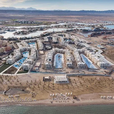 Spectacular & Soaring 2 Bdr W Private Rooftop Jacuzzi & Beach Access