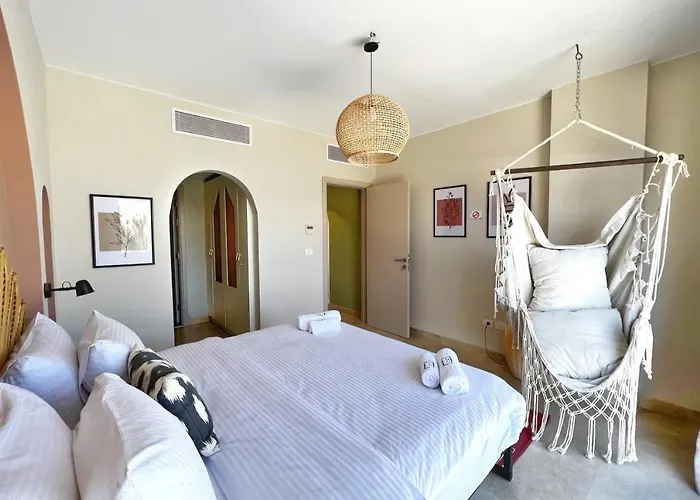 Spectacular & Soaring 2 Bdr W Private Rooftop Jacuzzi & Access Appartement Hurghada