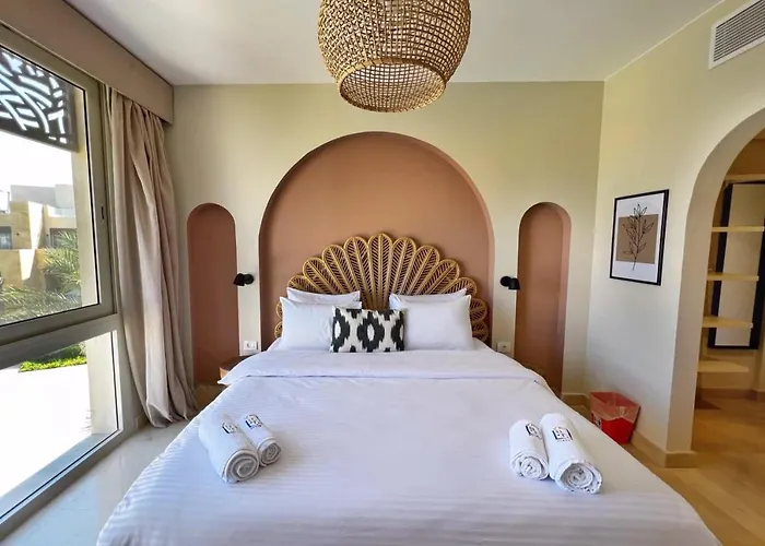 Spectacular & Soaring 2 Bdr W Private Rooftop Jacuzzi & Access * Hurghada