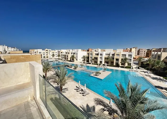 Spectacular & Soaring 2 Bdr W Private Rooftop Jacuzzi & Access
