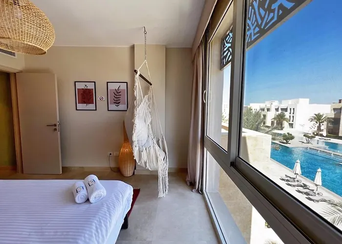 Spectacular & Soaring 2 Bdr W Private Rooftop Jacuzzi & Access Hurghada