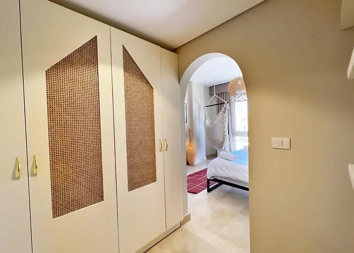 Spectacular & Soaring 2 Bdr W Private Rooftop Jacuzzi & Access * Hurghada