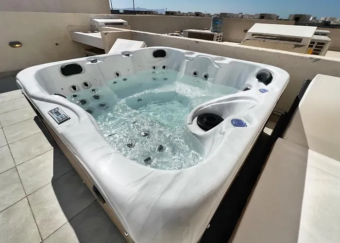 Spectacular & Soaring 2 Bdr W Private Rooftop Jacuzzi & Access Hurghada