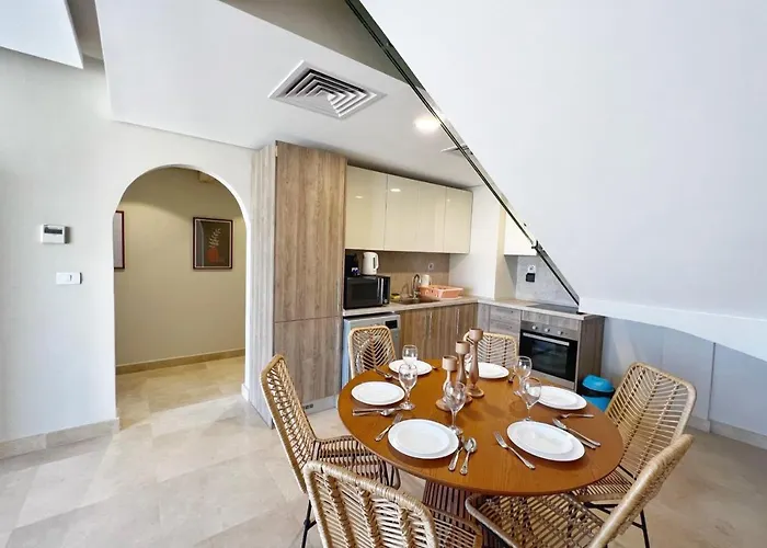 Spectacular & Soaring 2 Bdr W Private Rooftop Jacuzzi & Access Appartement Hurghada