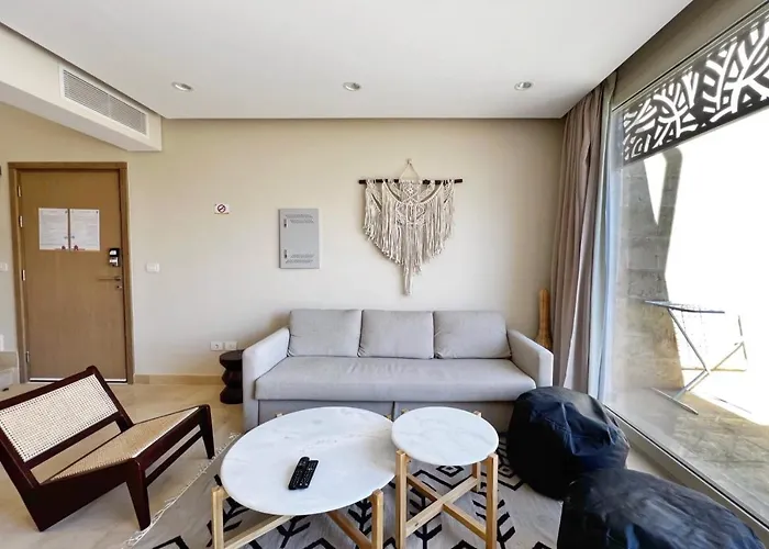Spectacular & Soaring 2 Bdr W Private Rooftop Jacuzzi & Access