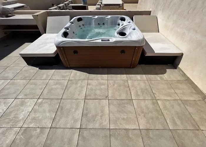 Spectacular & Soaring 2 Bdr W Private Rooftop Jacuzzi & Access Appartement *
