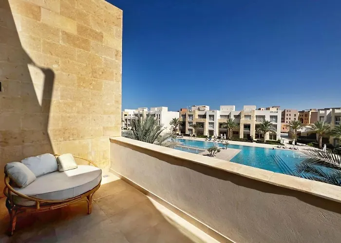Spectacular & Soaring 2 Bdr W Private Rooftop Jacuzzi & Access Hurghada